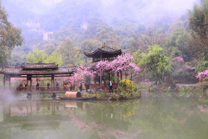 逃离空旷大街